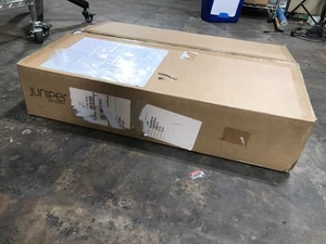 Juniper EX9200-32XS, 32-port 10GbE SFP+ Line Card *NEW IN BOX** - Picture 1 of 9