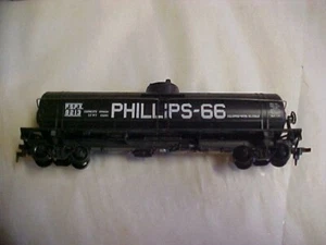 Athearn #1572 HO Scale Phillips-66 9213 Single Dome Tank Car + Box - Picture 1 of 3
