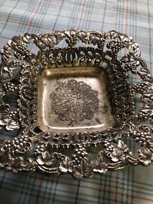 Plato de baratija de plata protegido con deslustre Holiday Imports Japón Foto 1 de 4