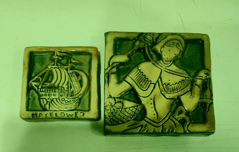 Azulejos de cerámica antiguos de Moravia, Mayflower y Priscila  Foto 1 de 3
