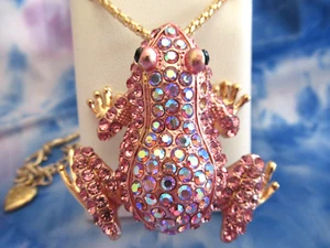 BETSEY JOHNSON ADORABLE PINK CRYSTAL INLAY FROG PENDANT CHAIN NECKLACE NWT - Picture 1 of 5