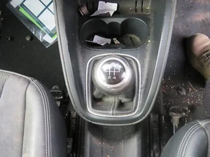 AUDI A1 MK1 8X 2013 REF-B526 / GEAR KNOB AND GATER FREE P&P - Picture 1 of 3