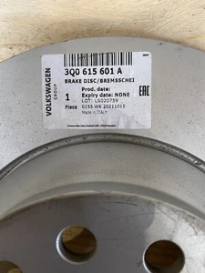 New Genuine Audi VAG Group (x2) Rear Disk Breaks 3Q0615601A - Picture 1 of 2