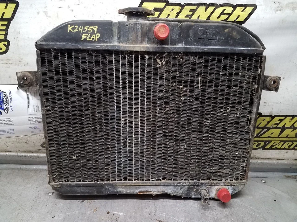 Radiator 1.8L AT Fits 1966 VOLVO 120 1180026 - Image 1 of 4