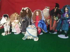 Paradise Galleries Christmas Nativity Set - 8 Doll set - Very Good Condition - Picture 1 of 11