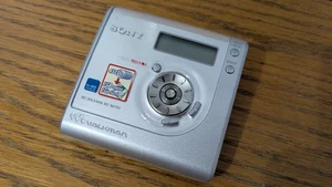 Sony Hi-MD MD Walkman - Portable Minidisc Player - Silver - for parts MZ-NH700 - Picture 1 of 11