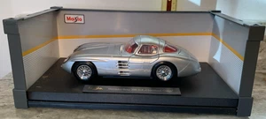 2015 Maisto scala 1:18 Mercedes-Benz 300 SLR Uhlenhaut Coupé prima edizione - Foto 1 di 15