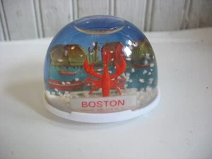 Vintage Boston LOBSTER Snowglobe Snowdome Plastic Souvenir TRUE LIES Hong Kong - Picture 1 of 4