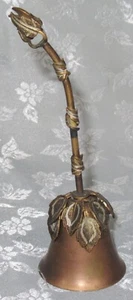 ANCIENNE CLOCHETTE / CLOCHE / SONNETTE DE TABLE EN BRONZE OU LAITON - Photo 1/13