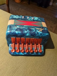 Vintage Hero Blue Swirl Akkordeon Squeezebox Kindergröße Musik Spielzeug funktioniert - Bild 1 von 11