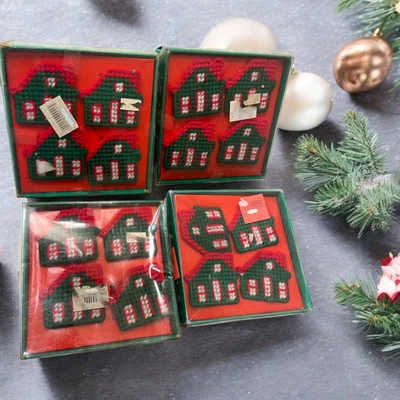 Juego de 4 cajas de servilleteros navideños vintage punto de cruz (4) en forma de casa Foto 1 de 4