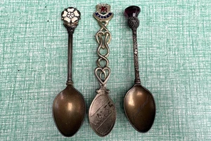 Vintage souvenir spoons WAPW pewter England white rose Wales Scotland purple - Picture 1 of 12