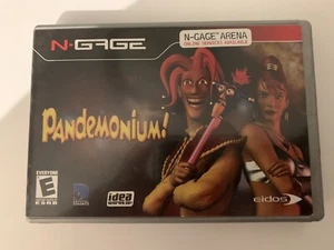 2003 NGAGE PANDEMONIUM SPIEL. MIT ORIGINAL BUCH, HÜLLE UND KUNSTSTOFF-SPIELHALTER. - Bild 1 von 9