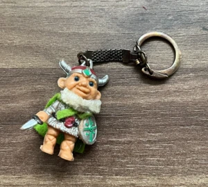Llavero Guerrero Vikingo De Colección - Raro Recuerdo Escandinavo con Escudo y Espada - Imagen 1 de 6