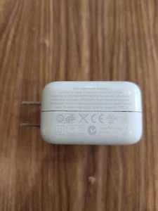 Apple A1205 USB Power Adapter for iPod & iPhone White, 16 - Picture 1 of 3