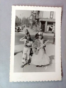 Halloween 1958 Fotografia Ragazzo e Ragazza in Costume NJ - Foto 1 di 5
