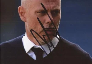 FOTO DE ACCIÓN 6x4 firmada por Tommy Wright de Barnsley + certificado de autenticidad - Imagen 1 de 1