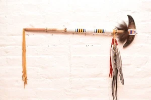 Vintage Nativi Americani Cerimonial Doppio Corno Ghost Dance War Club Atq 28" Perline - Foto 1 di 10