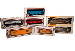 Bachmann HO Scale Train Cars & Tracks Lot Vintage Model Railroad Collectibles - Picture 1 of 7