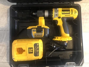 Trapano avvitatore a percussione DeWalt DC988 XRP senza fili 18 V 1 x DE9180 batteria agli ioni di litio e caricatore - Foto 1 di 20