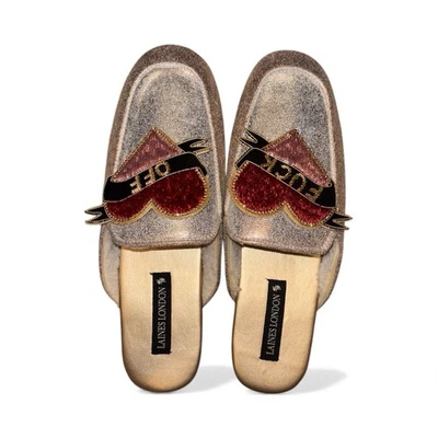 狼与獾经典穆勒鞋带 F*** You Brooches - 奶油色和金色 L 码 — 第 1/4 张图片