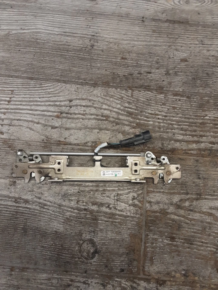 12 Can-am Spyder RT Roadster 2012 parte trasera derecha alforja soporte bloqueo de cierre Foto 1 de 4