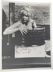 Actress Stella Stevens Pin Up 8x10 Publicity Photo - Imagen 1 de 3