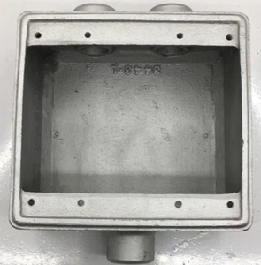 FDCC12 CROUSE HINDS 1/2-INCH CAST IRON CONDULET 2-GANG CAST DEVICE BOX 2-HUBS ON - Picture 1 of 3