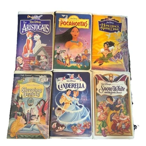VHS Set Disney Cinderella Schneewittchen schlafend Pocahontas Aristocats Notre Dame - Bild 1 von 1