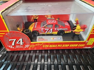 1995 Racing Champions escala 1/24 Pit Stop Show Case NASCAR Johnny Benson Jr #74 Foto 1 de 4