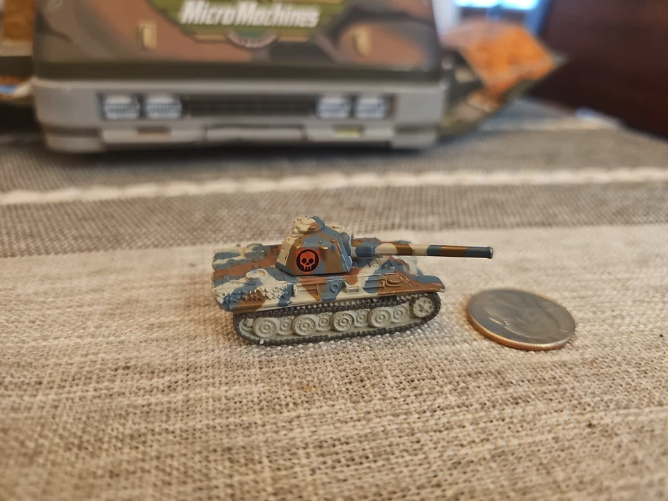 Micro Máquina Tanque Panther Tipo Segunda Guerra Mundial Alemão em Camuflagem Mista Crânio Vermelho #2 - Imagem 1 de 4
