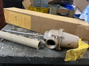 Válvula de alivio de temperatura y presión de cierre automático de acero inoxidable Watts N240X-9 - Imagen 1 de 7