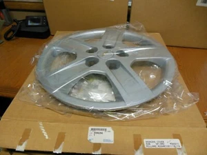 OE GM 9596266 Hub Cap 16" For Some 05 & 06 Equinox 3.4L Apps. - Picture 1 of 2