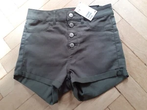H&M Stretch Basis Short Hot Pants kräftige Qualität olivgrün Gr. 36 neu - Bild 1 von 4