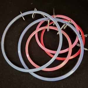 Lot 5 Vintage Spring or Pinch Tension Plastic & Metal Embroidery Hoops 7" and 5" - Picture 1 of 6