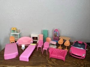 Lotto misto mobili e accessori Barbie vintage ad oggi - Foto 1 di 13