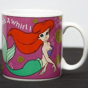Disney Kleine Meerjungfrau Tasse LIFES A WHIRL Arielle Sebastian & Flunder lila 12oz - Bild 1 von 4