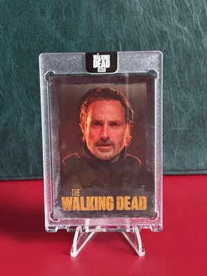 2024 THE WALKING DEAD SUPPLY DROP RICK GRIMES ANDREW LINCOLN LENTICULAR CARD - Image 1 of 3