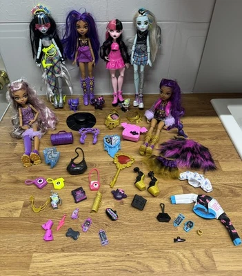 Monster High G3 Bundle of 6 Dolls With Accessories - Image 1 of 4