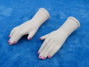 RARE TOP ++ MAINS POUR POUPEE DE SALON Living room doll hands - COMPOSITION - Foto 1 di 7