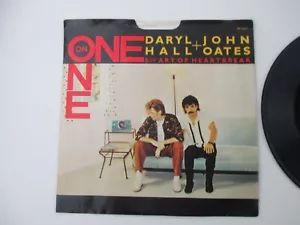 Daryl Hall & John Oates - One On One/Art Of Heartbreak 45 RPM 7" Record Vinyl - Imagen 1 de 4