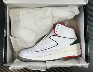Nike Herren US 9,5 Air Jordan 2 Retro Turnschuhe Weiß/Feuerrot-FIR-Sail DR8884-101 - Bild 1 von 14