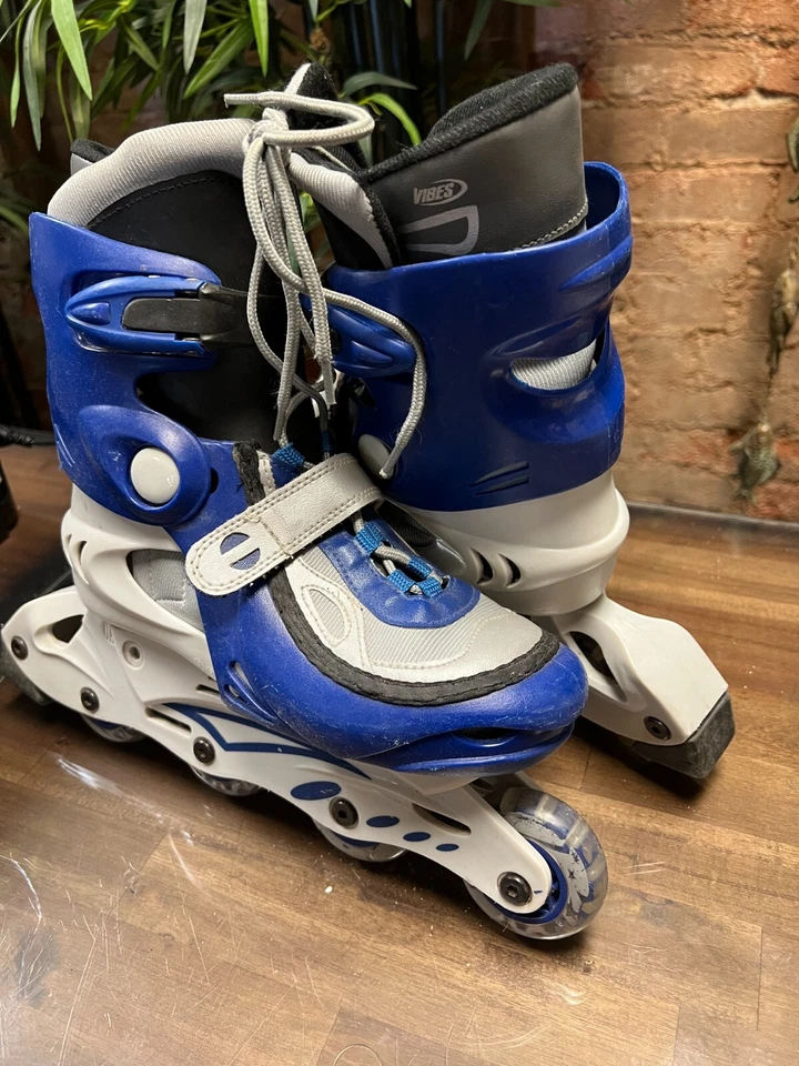 Vibes Roller Blades, US Größe 5,6,7,8 - Bild 1 von 4
