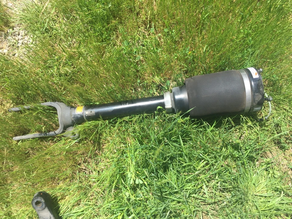 2006-2011 Mercedes-Benz X164 GL450 GL550 GL320 ML350 ML550 air shock strut LEFT - Image 1 of 1