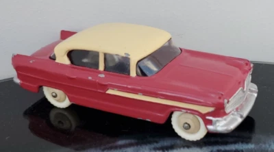 Totally Original Dinky N0. 174 Hudson Hornet Dark Pink Cream Amazing for its Age - Imagem 1 de 4
