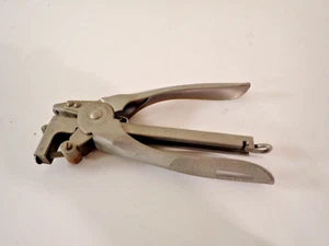 Vintage Neva- Clog Model S-100 hand held Stapler made in USA - Picture 1 of 3
