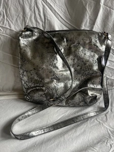 Liz Soto Crossbody Silver Metallic Black Handbag Multi Pocket Zip Bag Adjust - Picture 1 of 7