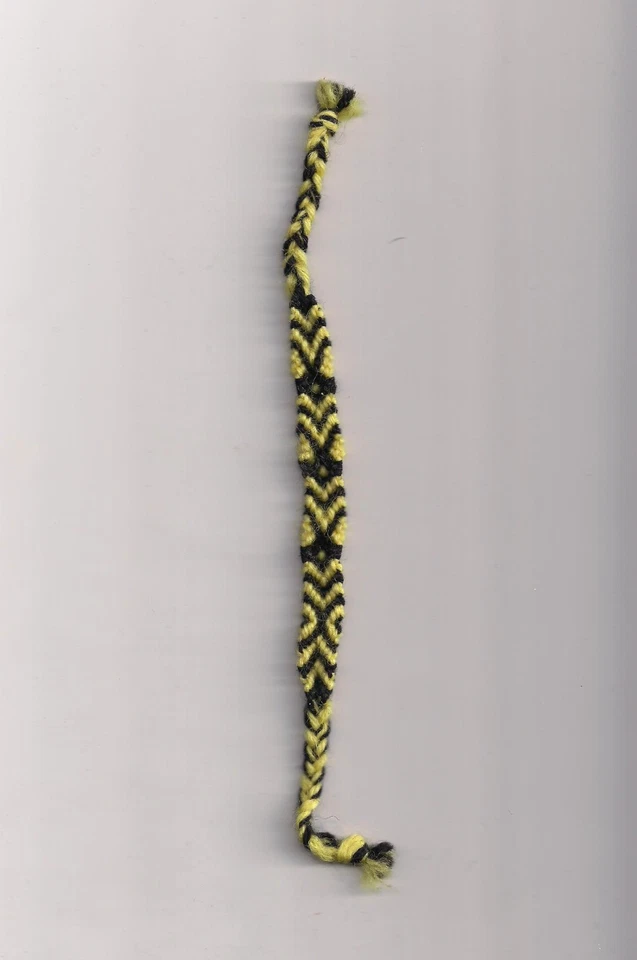 Geknüpftes Armband/Freundschaftsarmband gelb-schwarz 25 cm - Bild 1 von 1