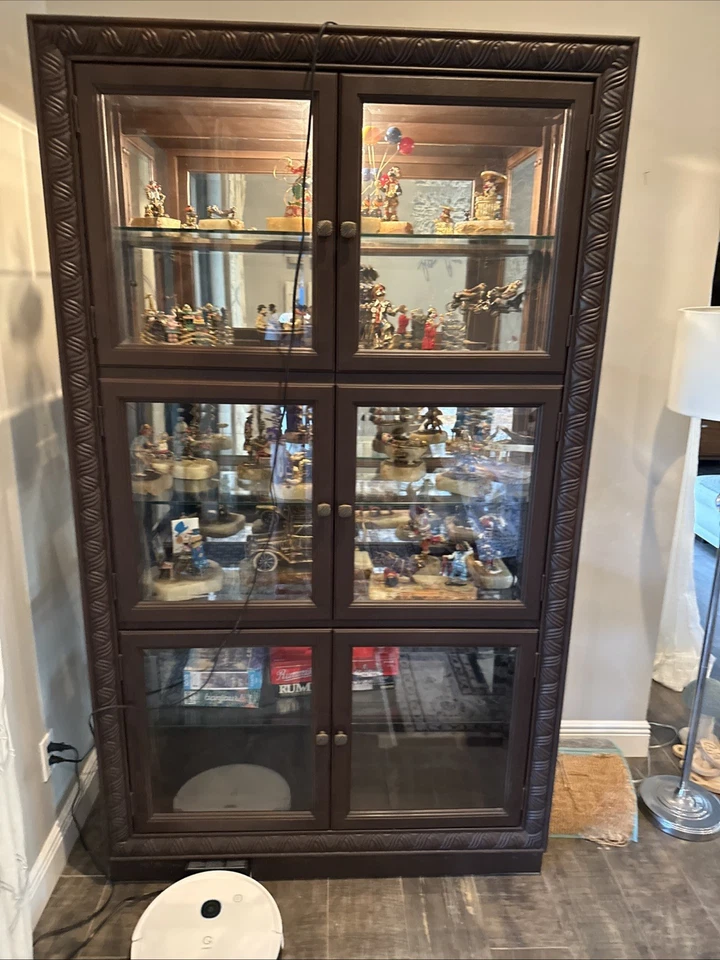 Curio With Inside Lights - Image 1 of 1