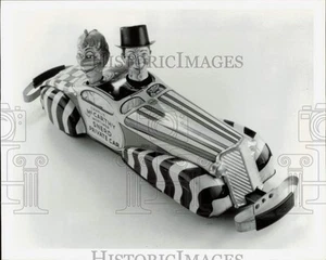 1990 Press Photo The 1939 Charlie McCarthy Mortimer Snerd car from Art Deco toys - Picture 1 of 2